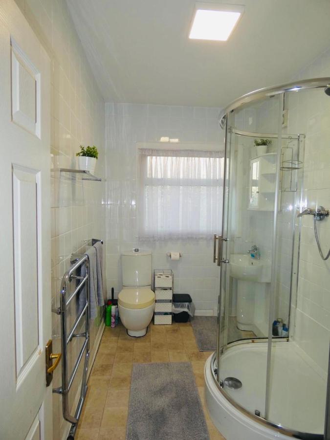 Spacious 3 Bed House With Parking & Good Transport South Norwood Kültér fotó