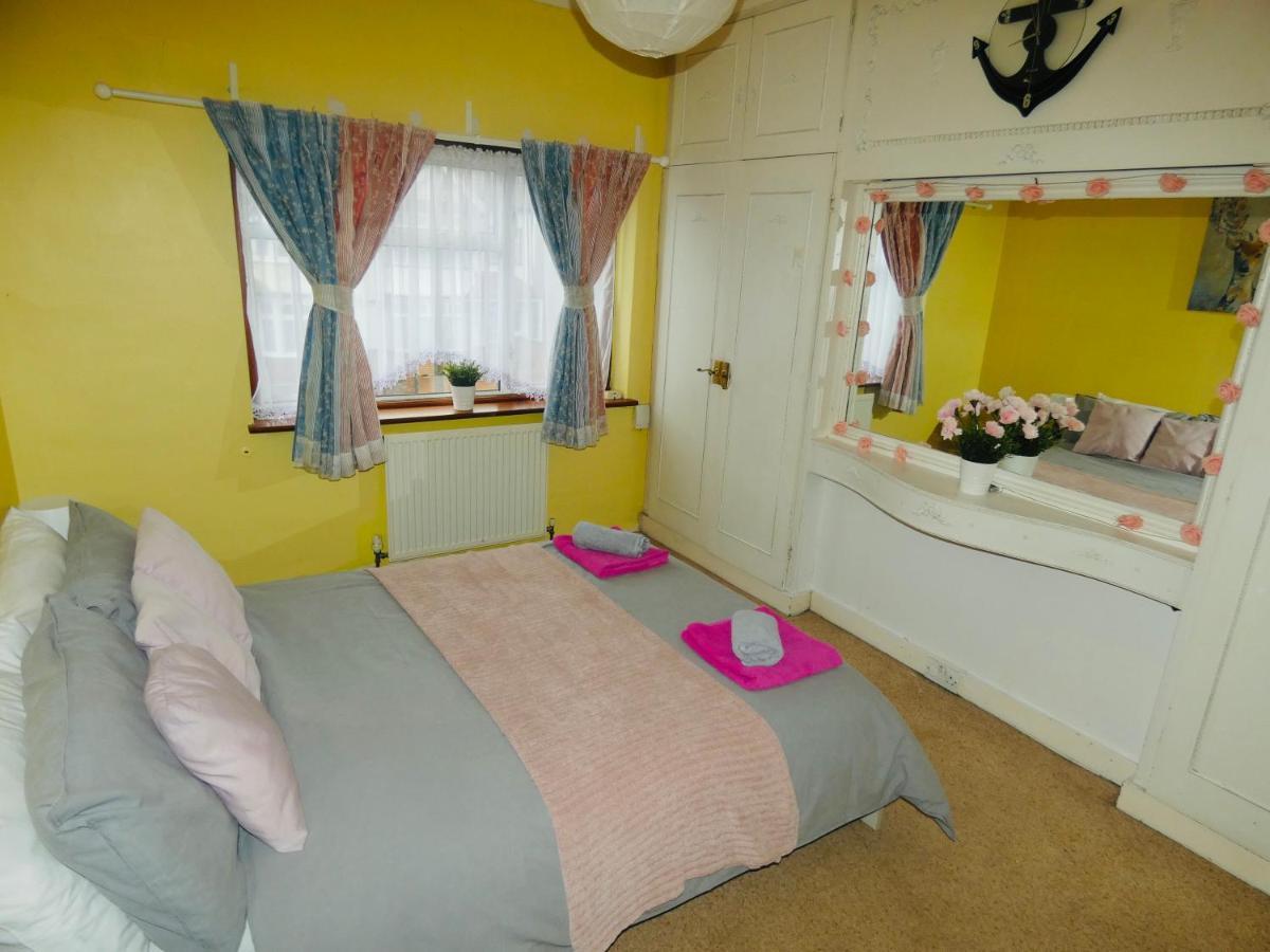 Spacious 3 Bed House With Parking & Good Transport South Norwood Kültér fotó