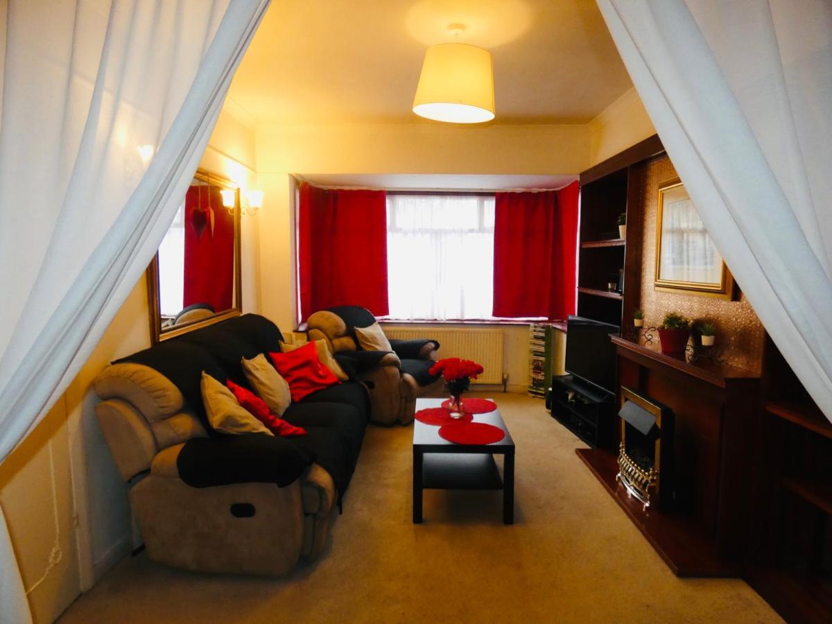 Spacious 3 Bed House With Parking & Good Transport South Norwood Kültér fotó